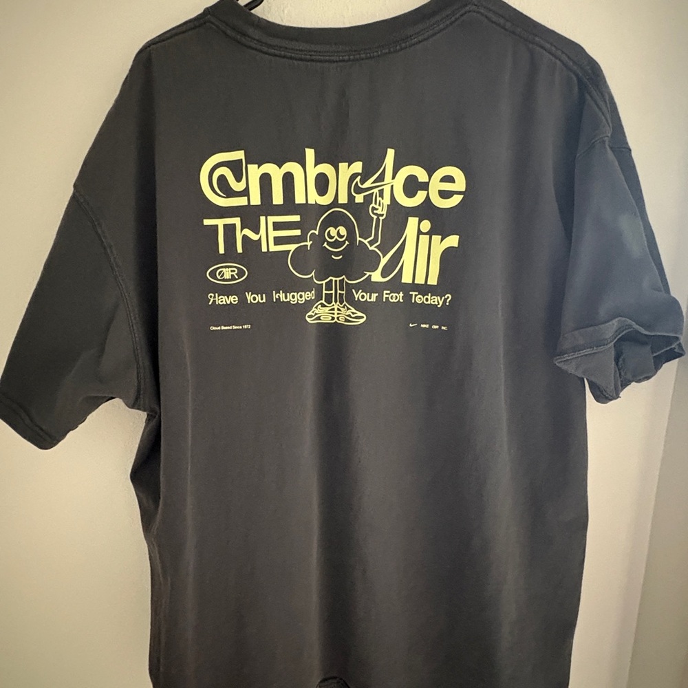 Nike Sportswear Air Hug Your Foot Tshirt